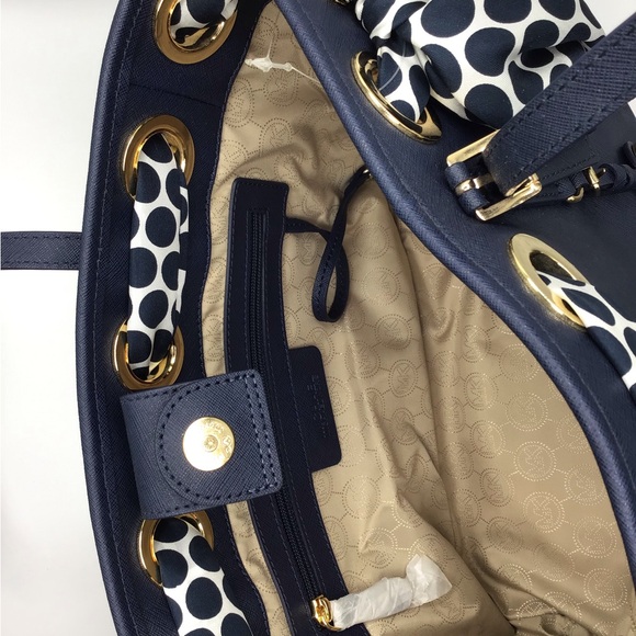 MICHAEL KORS NWT GORGEOUS NAVY LEATHER TOTE BAG WITH BLUE/ WHITE POLKA DOT SCARF - Picture 10 of 11